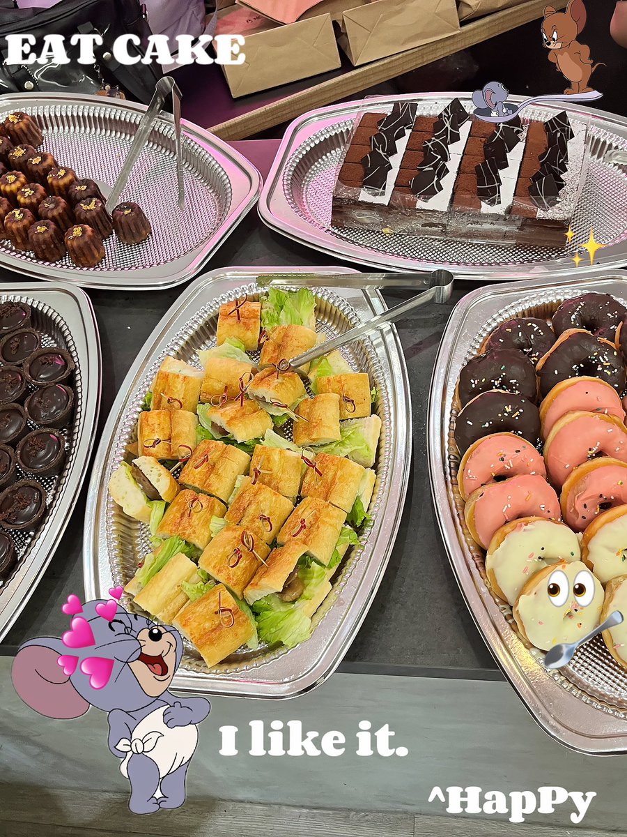 VerBirthTW's tweet photo. 𝐕𝐕 𝐂𝐚𝐟𝐞’ 𝐢𝐬 𝐨𝐩𝐞𝐧𝐬 𝐧𝐨𝐰

EAT CAKE!!!

#VerApricity 
 #VVHappyBirthday2023 https://t.co/3GMJB6jDIr