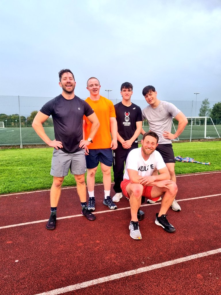 WHS_SSOS's tweet photo. Great support from @WHS_Eng Mr Dey, our Head Boy Theo, Depute Kai &amp; top Sports Leader Pat 💪💪🌟🌟💜 https://t.co/0mpr523xqN