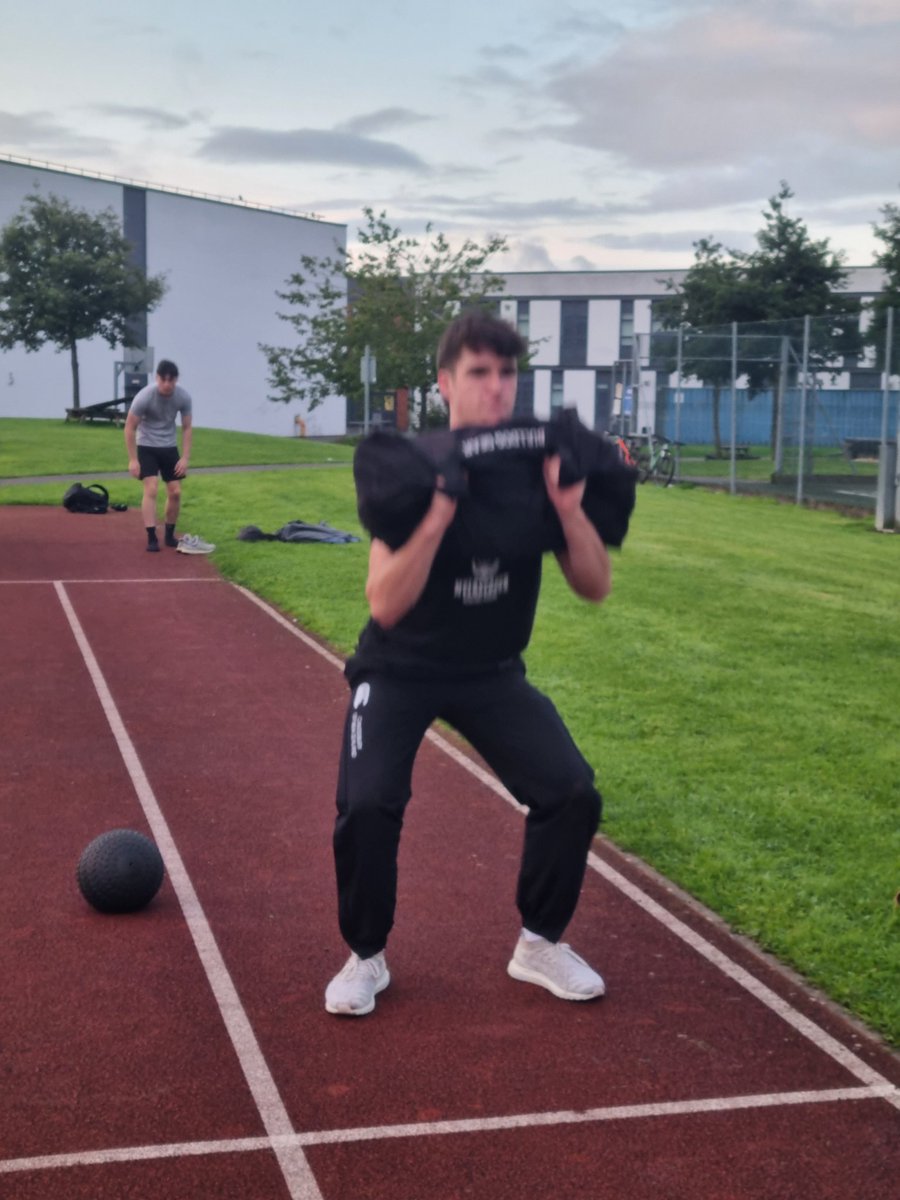 WHS_SSOS's tweet photo. Great support from @WHS_Eng Mr Dey, our Head Boy Theo, Depute Kai &amp; top Sports Leader Pat 💪💪🌟🌟💜 https://t.co/0mpr523xqN