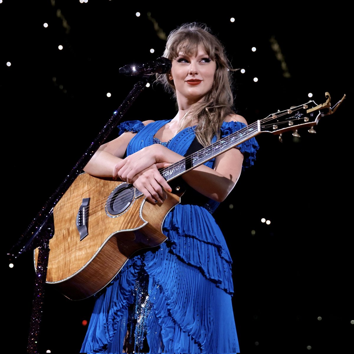 tswift_mx's tweet photo. La noche 1 acabo y nos ofendió pero lo tomamos. Díganme cómo están después de estar en cielo.
#MexicoCityTSTheErasTour #MexicoTSTheErasTour #TheErasTourMexico https://t.co/zih8KtXogR