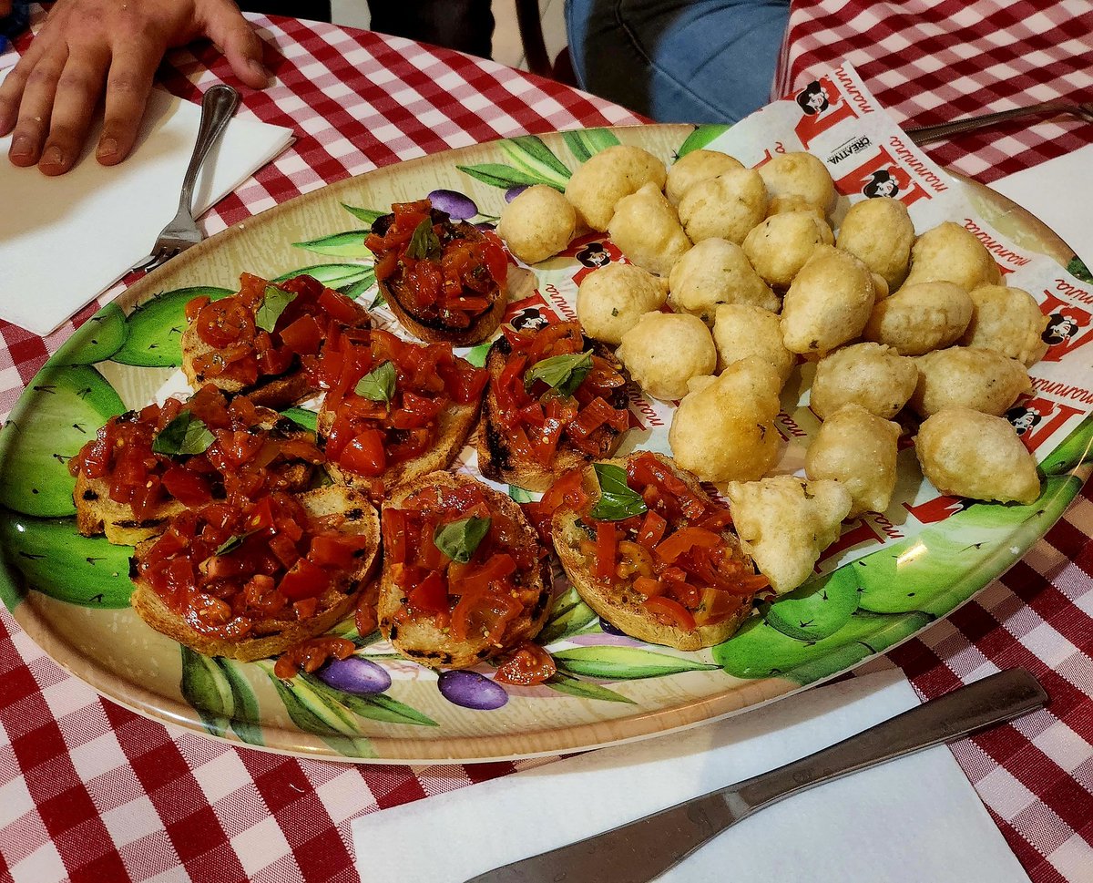 ElonTravel's tweet photo. Next coming #travelvideo from our #pizzaclass in #Naples #Italy
So fun to learn to make real, tasty pizza in good company.
#pizza #class #pizzamaking #cookingclass
#ElonTravel #seetheworld https://t.co/crtl3DfmYt