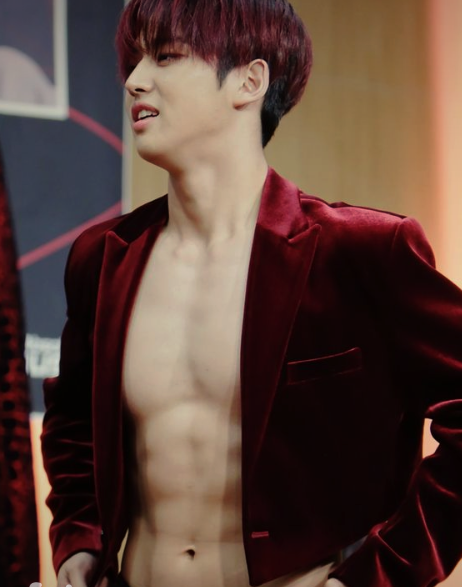 hksuwon's tweet photo. @.wonwon new update ╭╯ #dnugram
Antes de beber/depois de beber. https://t.co/sxlVbWnehi