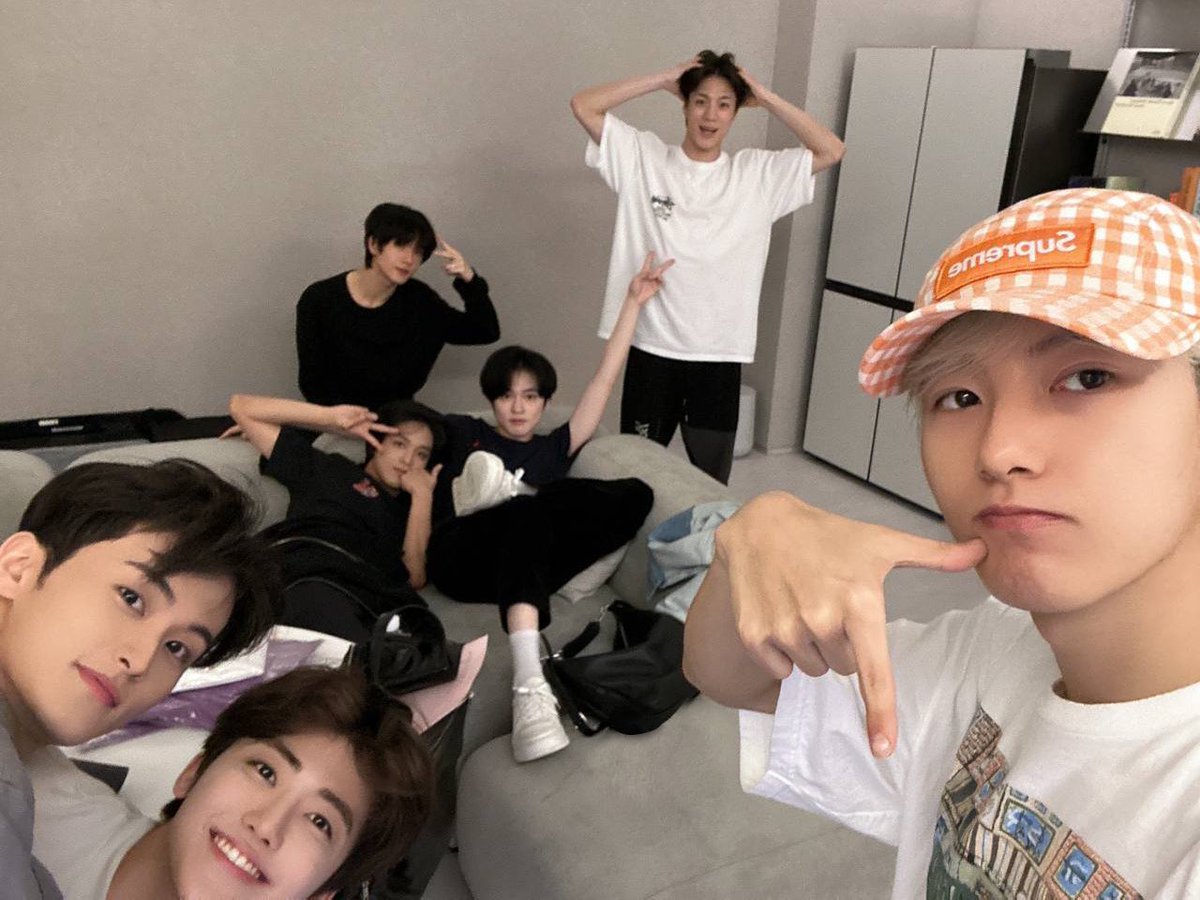 HAECHAN tweet media