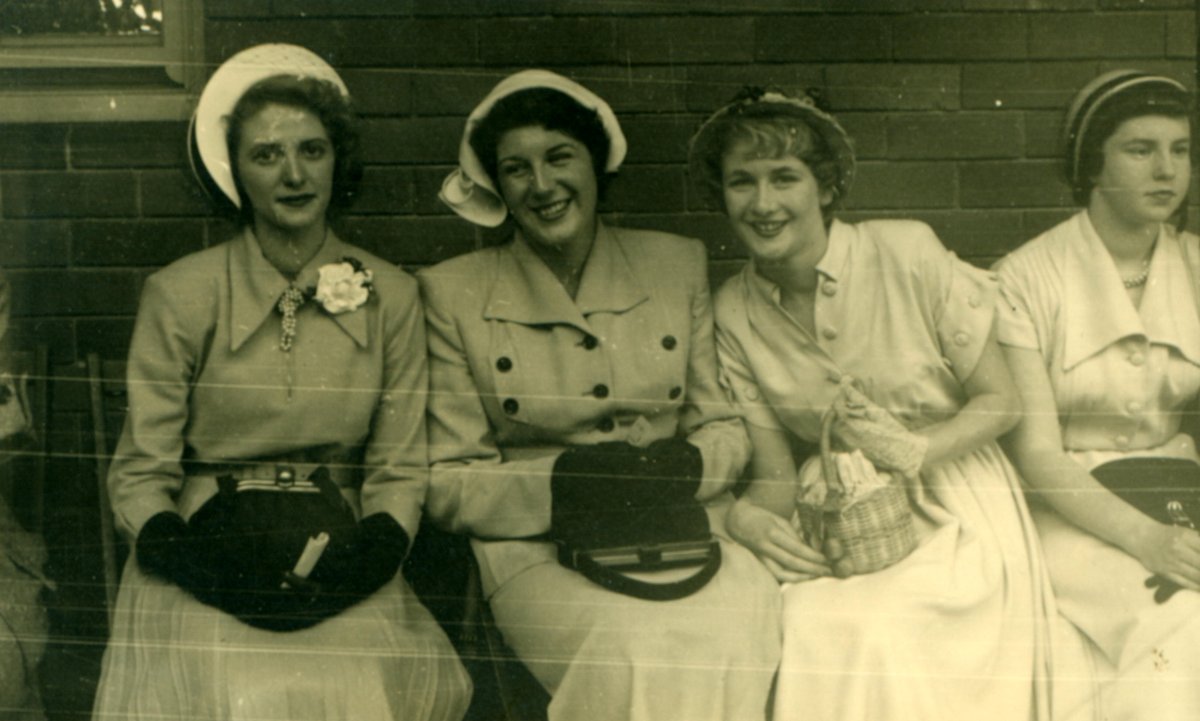 #Flashbackfriday – Ex-students reconnecting on Reunion Day. 

Have you registered for our upcoming Reunion Day to be held on Sunday, 17 September 2023? For further information and to register, please click here - bit.ly/3nOIPD3