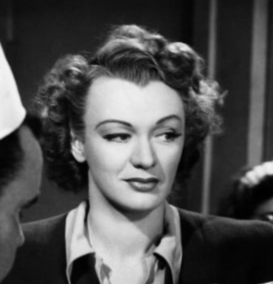 1RoguePoet tweet media