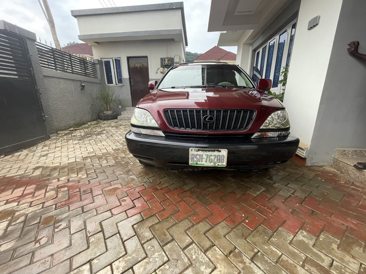 YoungLobzy's tweet photo. #CARALERT

2003/2004 RX300. Newly painted on first body. Engine is 100% sound. Hear and ac working perfectly. Price N2.6m asking. Location - Dutse, Abuja. Price is negotiable. Pls rt Cc @Auto_poacher @PELSAUTOS @Femsautoshow @ty_autos @Otunbakush1 https://t.co/pj54mudcbt