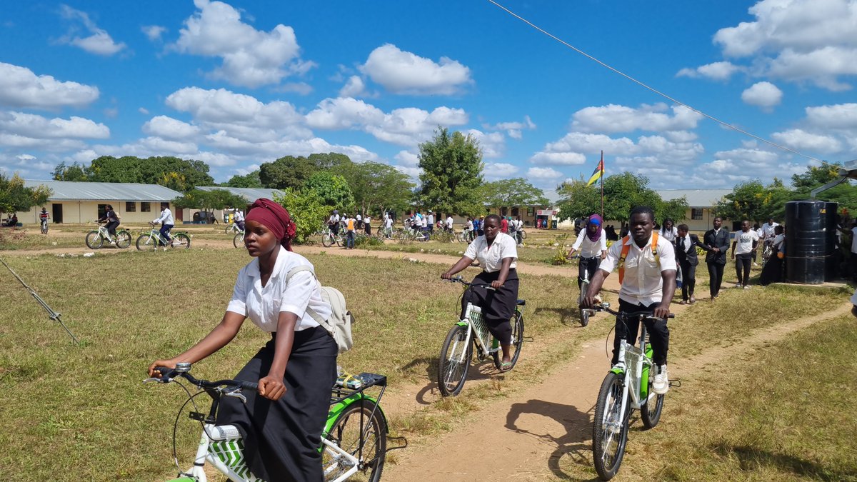 Mozambikes's tweet photo. It is with the happy smile of these students that we know how much the bicycle will help them complete their studies safely and facilitate the realization of their dreams.

#mozambikes #onebicycleattime https://t.co/nKXQrVHmXp