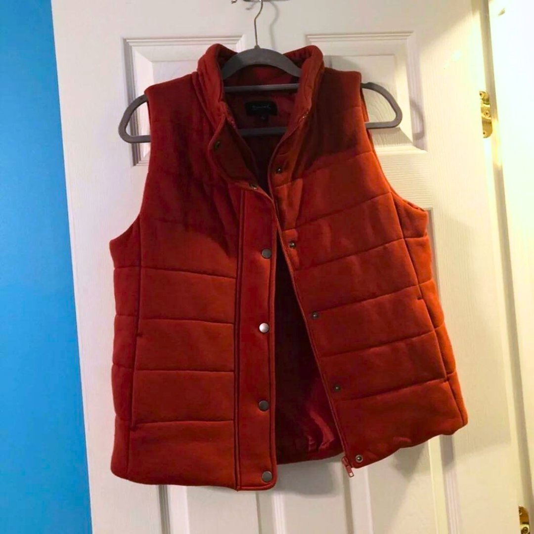 mercari_app's tweet photo. Ever looked at an outfit and thought, ‘I know that!’? Test your movie fashion IQ. 🧐
Shop costumes at https://t.co/TtZCtbAH6V
#Halloween #Fashion #Thrifting #Mercari https://t.co/YmoR28Ehv7