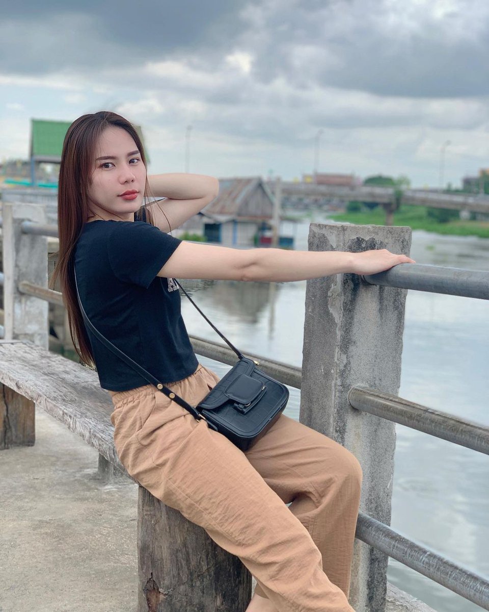 เรียนไปไม่เกิดความรู้ เพราะเจอหน้าครู แล้วเกิดความรัก😍
#ครู #อีสาน #รีทวิตให้ด้วยน้า