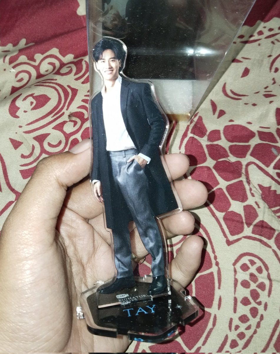 finethettawan's tweet photo. Haii guys.. Jadii aku mau jual beberapa merch taynew yang aku punya. 
✔️ nostaygia photobook
✔️ taynew photocard signature series 
✔️ Majalah prew taynew x mew x nont
✔️ Tay standee signature series 
harga bebas boleh ditawar tapi sewajarnya. please help rt/like🙏🏻 #WTS https://t.co/WUeUFLXEZY