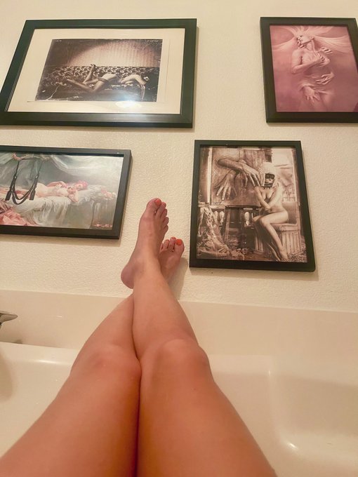 I love my bath tub art collection. Do you see the piece I modeled in? https://t.co/bZMTKyBgfo<a href="/tag/goddesslife"class="tags"><span>#goddesslife</span></a>