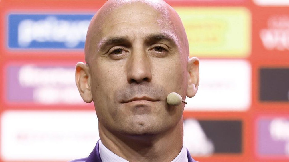 EiProfeta's tweet image. El paso del tiempo nos ha enseñado que para ser villano hay que ser calvo.