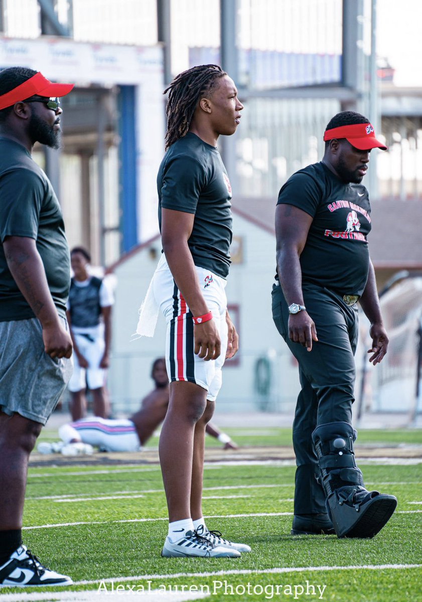 CoachMcClure0's tweet photo. Game of the Week . Fellas time to go get y’all respect. Play smart, fast, tough, disciplined football with relentless effort. #letsgopups #22 #4Es https://t.co/gML96s80cp