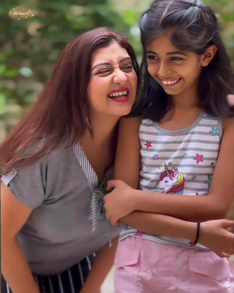 JuhiParmarFC's tweet photo. Smiles that light up not just faces, but hearts too..☺️ #KeepSmilingAlways ❤️❤️🧿🧿
.
.
#prettiestsmile #heartwarming #joy #happinesscaptured #loveinsmiles #motherdaughterbond #motherdaughter #juhisamairra #samairraparmar #juhiparmar @samairratales @iamjuhiparmar https://t.co/kMkFaI6y9P