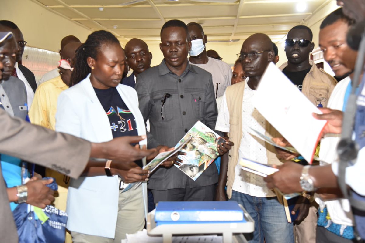 Yesterday, I visited  Upper Nile State. The visit was an effort to assess the general health situation, and the living conditions of the IDPs, and returnees from Sudan. I was accompanied by the Undersecretary Hon Ader Machar Aciek and the representative from WHO and Unicef.