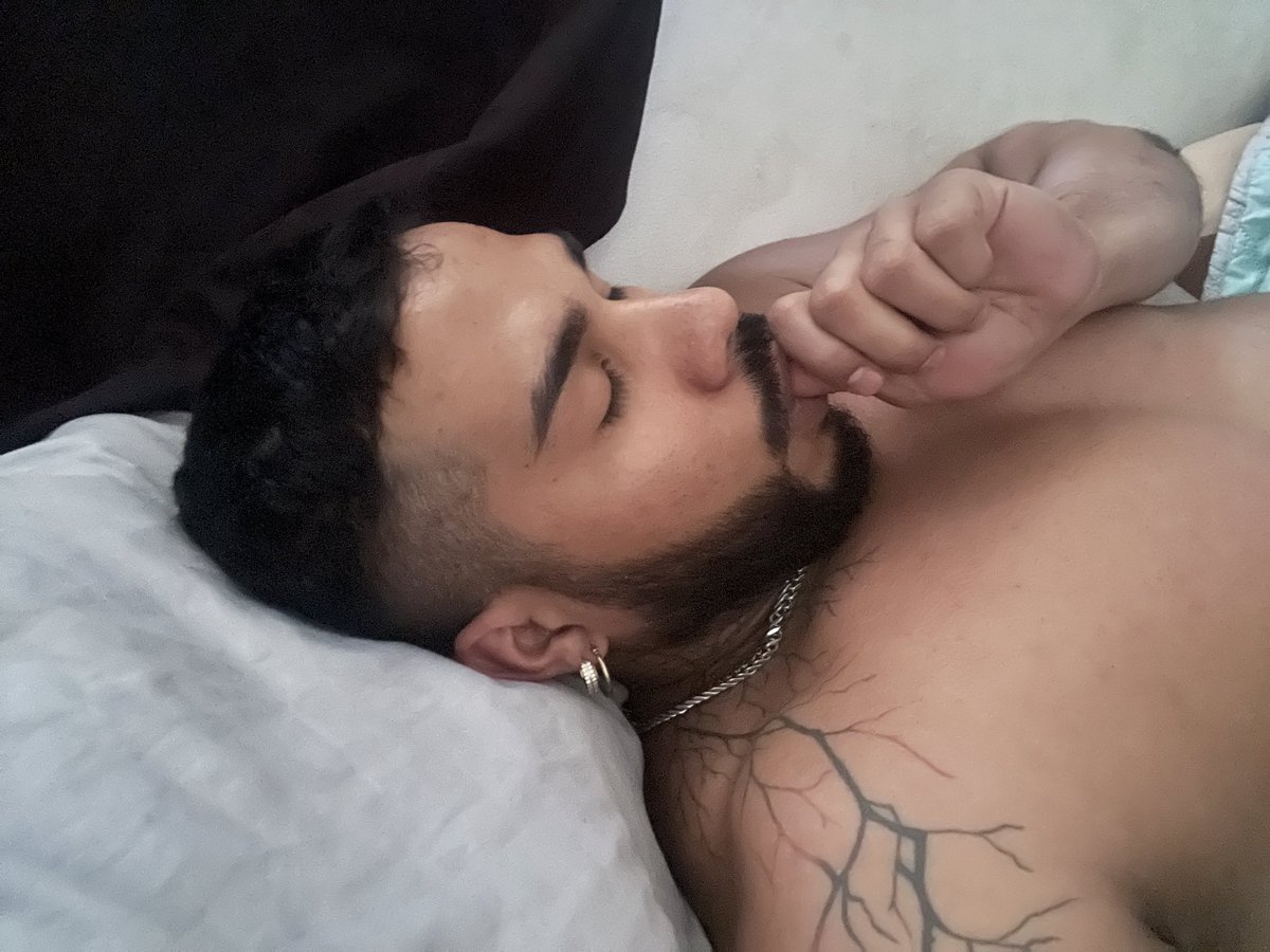 ParsonStan27331's tweet photo. Ningún juicio moral o religioso sobre la trabajadora sexual ARTEMIS KAZTMAN. Es una gran tristeza que un hombre con tanto potencial y oportunidades tenga que despertarse por la mañana y tomarle una foto al culo 😥😥😥 https://t.co/cUNdMBCmeS