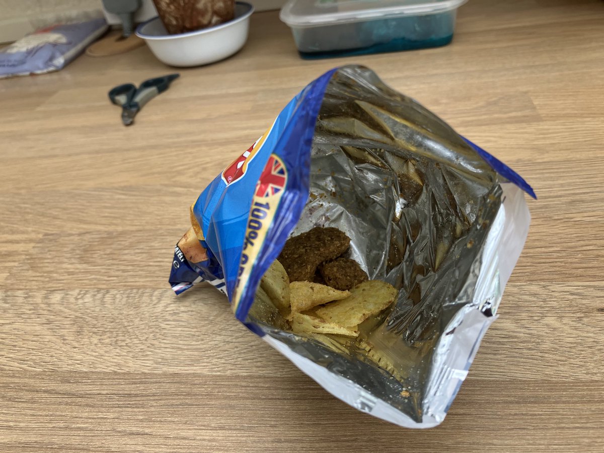KateWyatt15's tweet photo. Hey ⁦@walkers_crisps⁩ what happened here? Have messaged but no reply so thought I would try Twitter https://t.co/bagC5VgBoW