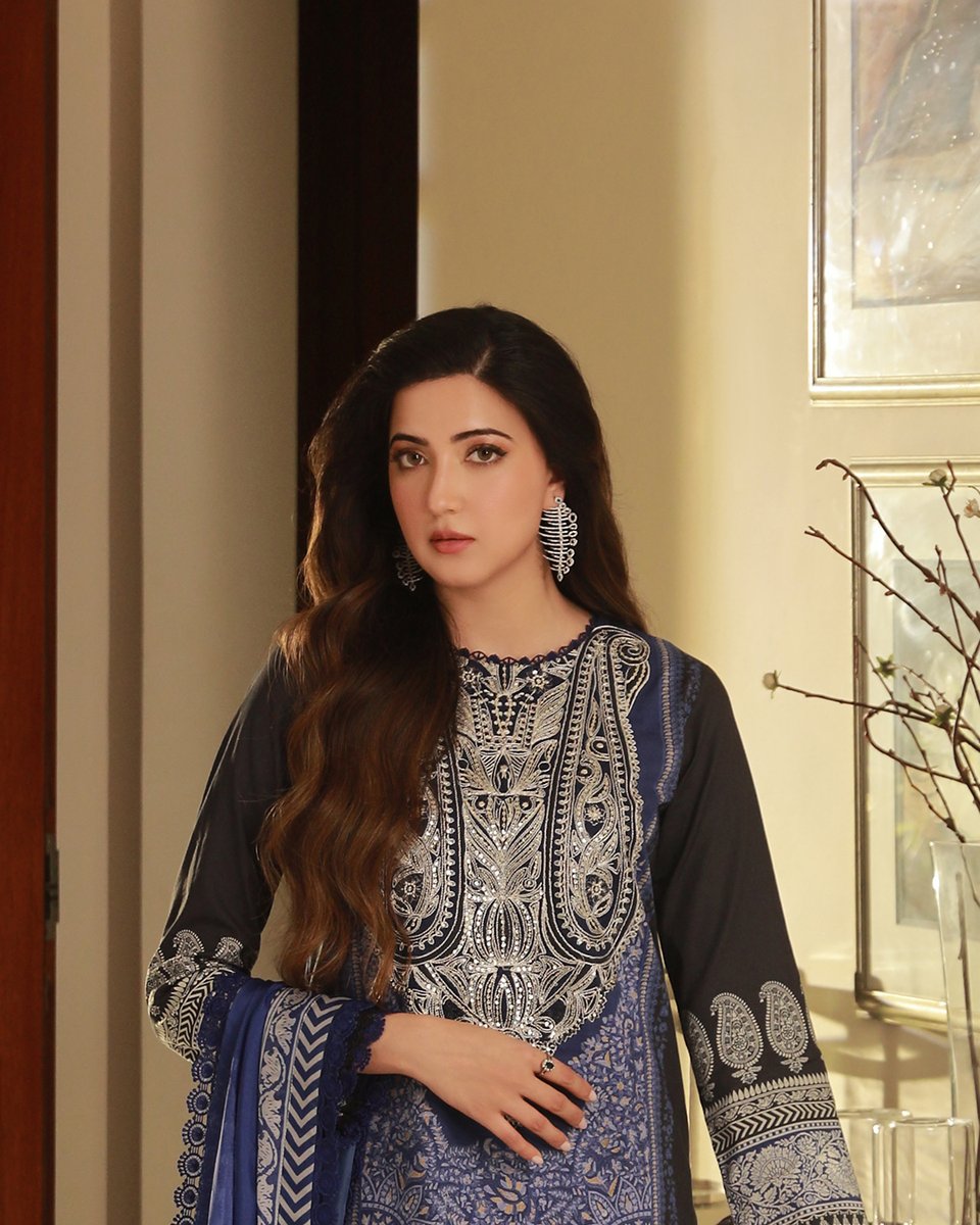 asimjofa's tweet photo. Asra Intermix Collection | Pre-Booking Starts on 28th August at 6 PM | Deliveries Start on 29th August

AJAS-09 (3-PC, Rs. 4,250/-)
AJAS-10 (3-PC, Rs. 3,850/-)
AJAS-11 (3-PC, Rs. 3,750/-)

Visit: https://t.co/6kDP34SSek

#AsimJofa #IWearAsimJofa #AsraIntermixCollection #AymenSaleem #JofaPrints #Unstitched #AJEssentials  #Trending