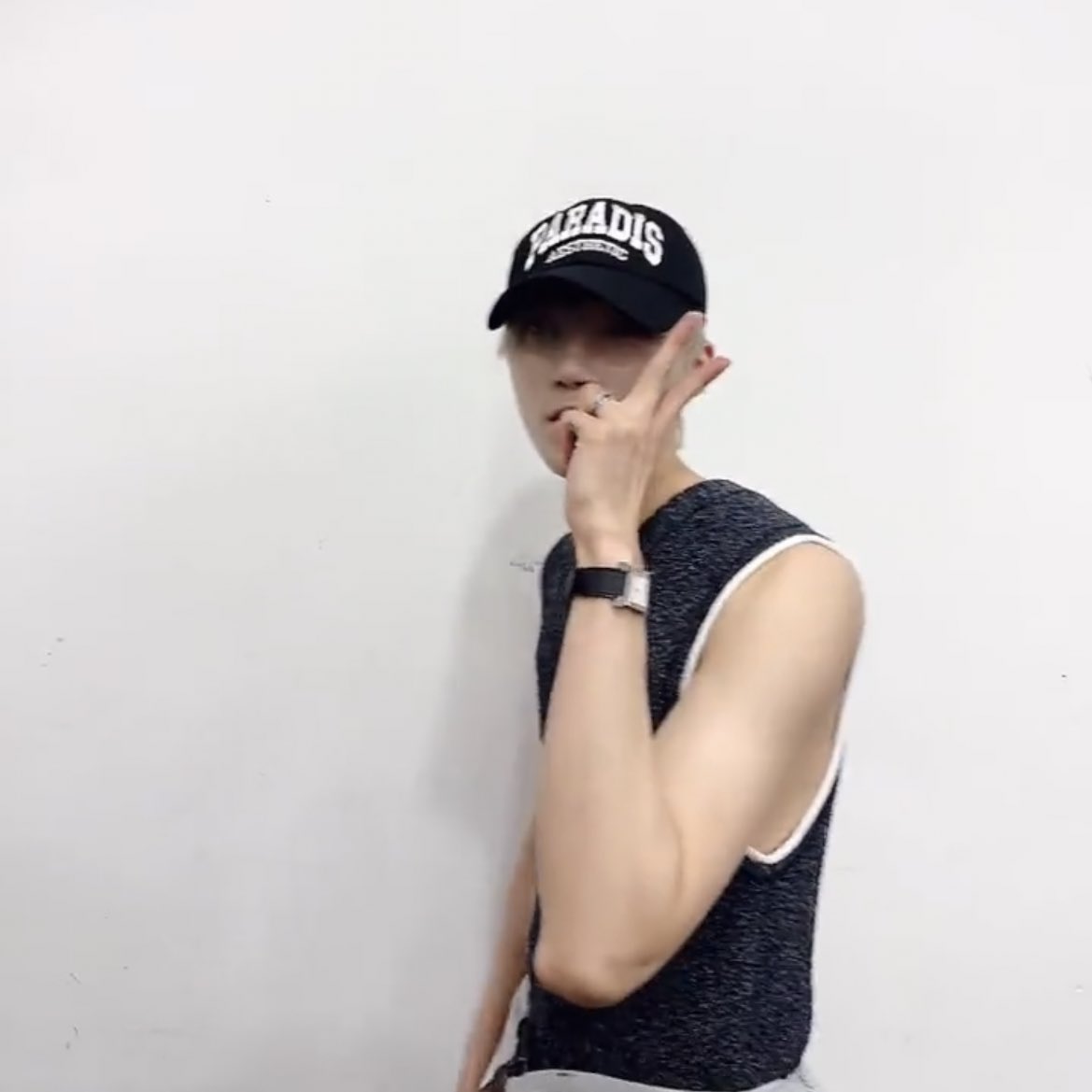 new_zzang0426's tweet photo. .         /　＼/　＼
　　／　　　　　ヽ
　 /　.  ㅇ　　 ㅇ　|
　｜　∪　/￣￣T　|
　｜∪　 ｜　　|　|
　 ＼　　｜＿　| ノ
　 ／　ヽ｜　ヽ|、
　(　　 |｜　 ||｜
　|　　 ヽ二二ノ｜
　|　 L　　　　｣｜
　ヽ＿ﾉ　　　 (_/
　　｜　　/　 /
　　｜　 /　 /
　　(＿＿)＿_) https://t.co/95qE3sabHl