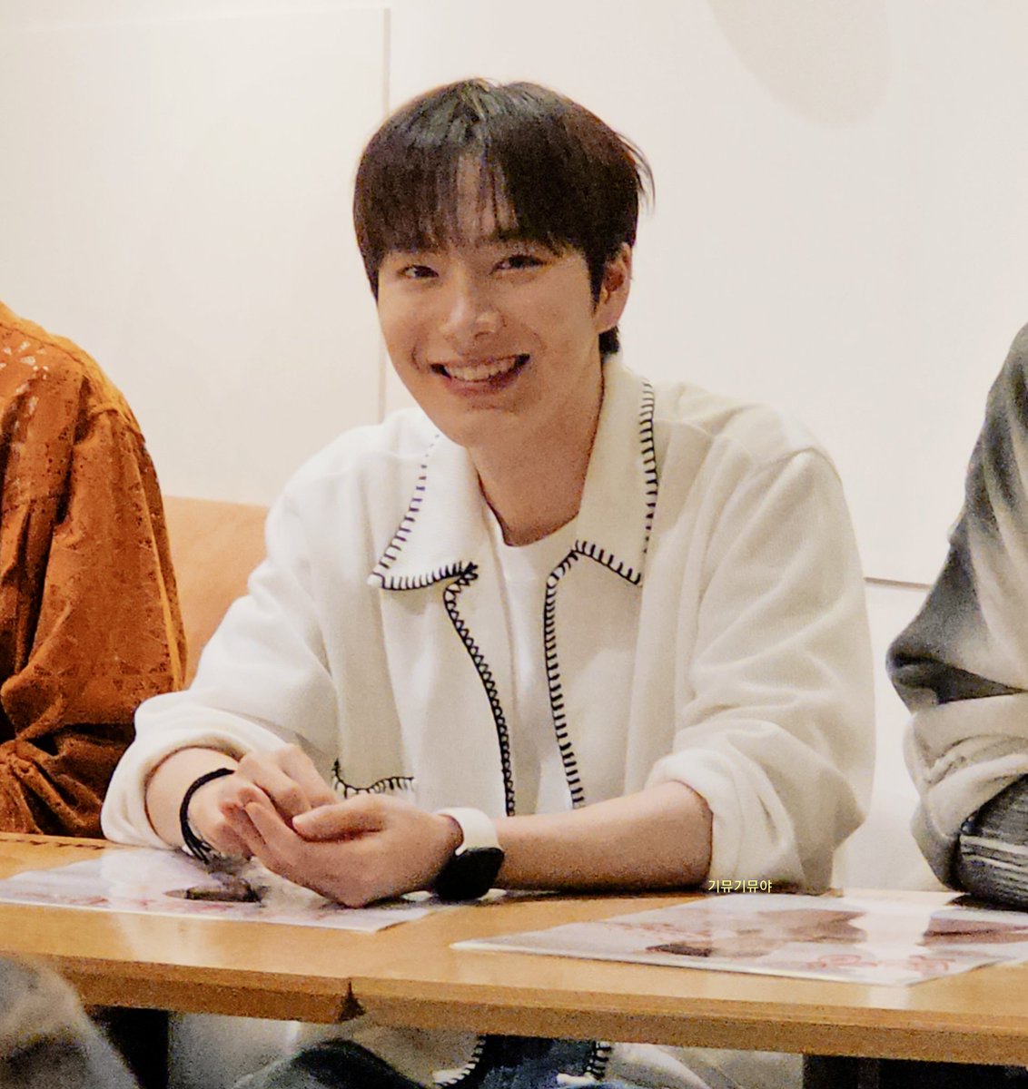 myuriya_'s tweet photo. 230825 달콤커피

해사한 너 :)

#케빈 #박케빈 #KEVIN
#오메가엑스 #OMEGA_X https://t.co/Uqwq5kDg0N