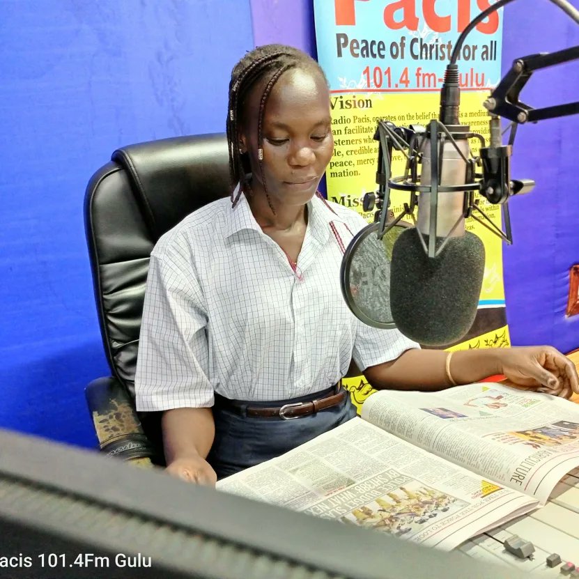 RadioPacisGulu's tweet photo. DAILY PRESS REVIEW |2-3PM

Museveni stops importation of second hand clothes. What's your take on this as you get more stories from #Felista and #Shasha?
#dailypressreview 
#PeaceOfChristForAll
@FellyFelly12
@DailyMonitor 
@newvisionwire https://t.co/0FLwbiH3kF