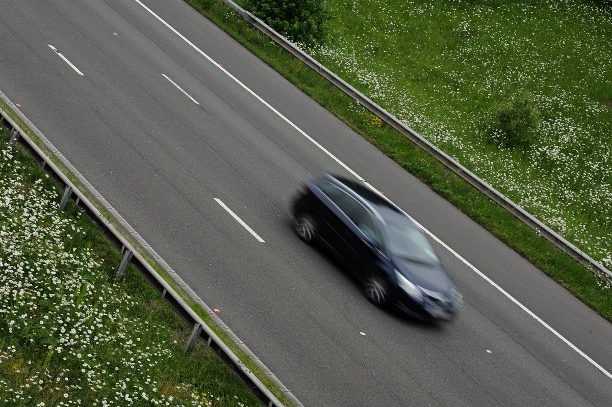 New Government data has revealed that last year, under free-flowing traffic conditions, a staggering 50% of car drivers exceeded the speed limit on 30mph roads and 45% exceeded the limit on motorways bit.ly/3Pd2hI7 #Speeding #Drivers #SlowDownSaveLives #SpeedingKills