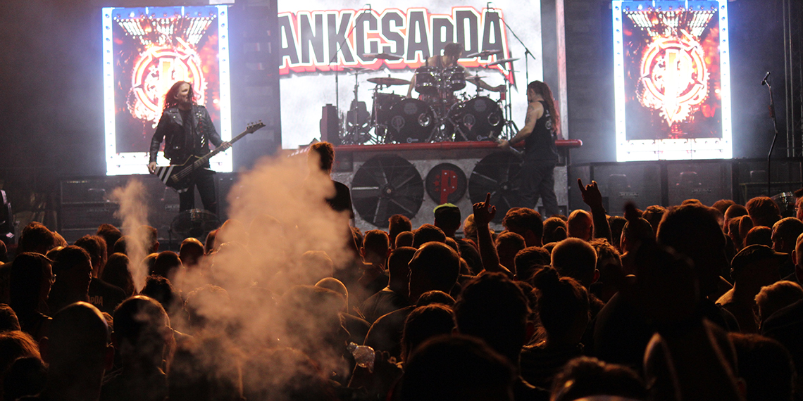 real_tankcsapda's tweet photo. Hajdúnánás (August 24, 2023). 🎸 Photos by @laszlo_reszegi. 
#Tankcsapda #Tanker #TCS #Csapda #Hajdúnánás #DebrecenRocks #Lukács #Sidi #Fejes @FejesKlub https://t.co/yOivZyVCxh