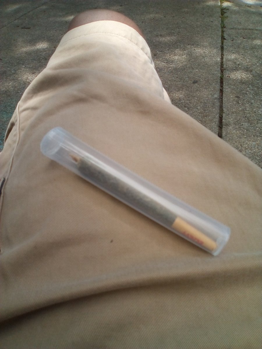 EmperorJackson7's tweet photo. @TheSharkDaymond Weed!! Joint a day...to keep the jitters away https://t.co/mHP7qFmBBK