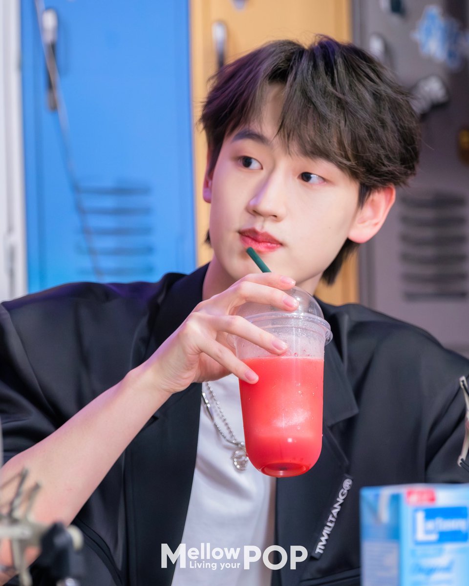 MellowPOP_TH's tweet photo. 📍ภาพบรรยากาศ Live สด กับ 
"หลิวจาง" (Liu Zhang)  แร็ปเปอร์มากความสามารถ ❤️‍🩹🌟

#MellowPOPxLiuzhang 
#MellowPOP
#Liuzhang
#AK刘彰 https://t.co/Dfysh0foJV