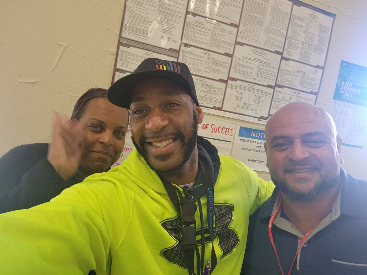 jermar_rountree's tweet photo. Going into the last PD before kids come back. 😳 Where has time gone, but it's so amazing to have great teammates. #TeacherLife #kidsneedmore https://t.co/RueZjgMdMz