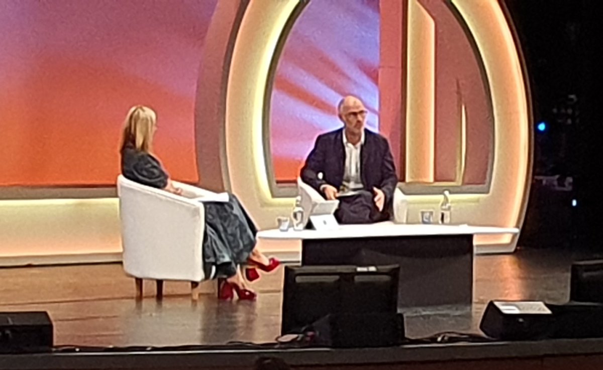 Jesse Armstrong tells #EdTVFest that great TV writers and showrunners don't have to be dickheads. 'Making TV is difficult enough. You don’t have to be a dick about it too.'