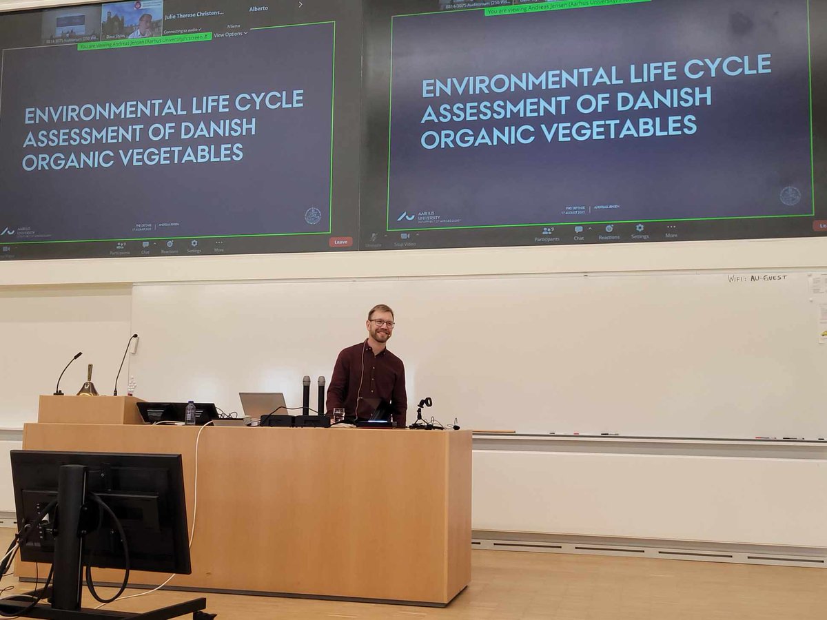Congratulations Andreas Jensen who defended his PhD last week 👨‍🔬 Andreas Jensen studied life cycle assessment of #organic #vegetable production in #Denmark. 🥔 🥕 🌽 Read more about Andreas Jensen's studies here: agro.au.dk/en/current-new… #LCA #LifeCycleAssessment #PhD #Research