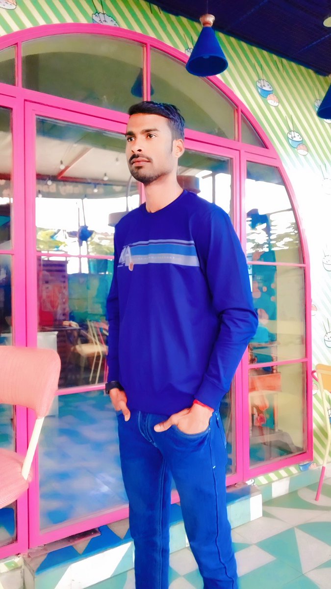 SUBHASH_CHAND_R's tweet photo. जिनको मेरी फिक्र नहीं,
उनका अब कोई जिक्र नहीं !

मैं तो वक्त से हारकर सर झुकाये खड़ा था,
और सामने खड़े लोग खुदको बादशाह समझने लगें https://t.co/IiBALp0bSG