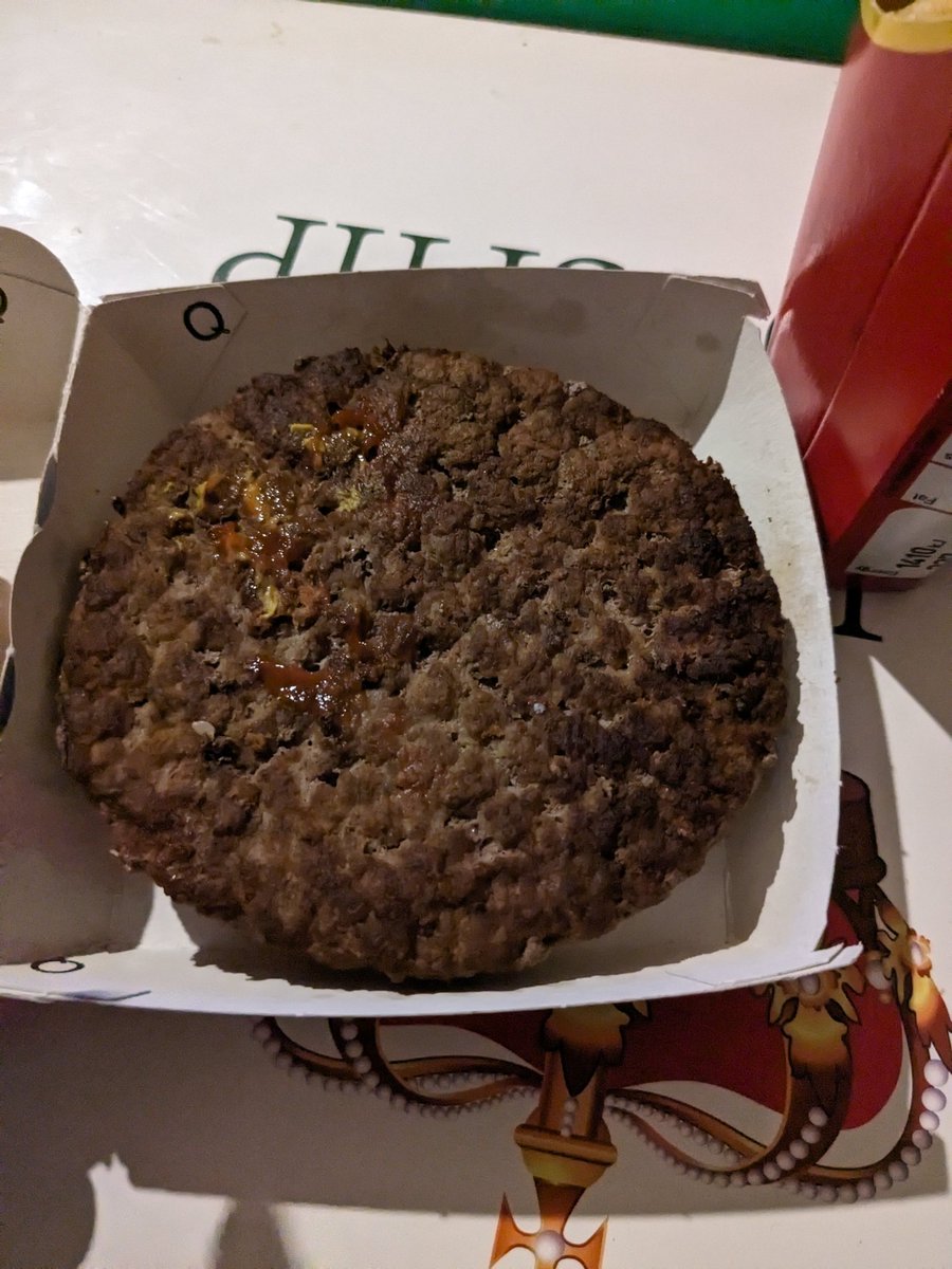 NewhamWarbler's tweet photo. @McDonaldsUK last night's @JustEatUK delivery was the worst and coldest maccys we've ever had. It was stone cold, missing cheese and burger sauce - it was literally cold to the touch! Dry, cold and took much longer to arrive than it should have. https://t.co/FgFjmO61UW