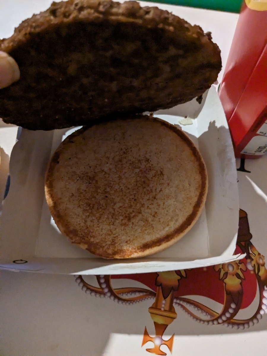 NewhamWarbler's tweet photo. @McDonaldsUK last night's @JustEatUK delivery was the worst and coldest maccys we've ever had. It was stone cold, missing cheese and burger sauce - it was literally cold to the touch! Dry, cold and took much longer to arrive than it should have. https://t.co/FgFjmO61UW