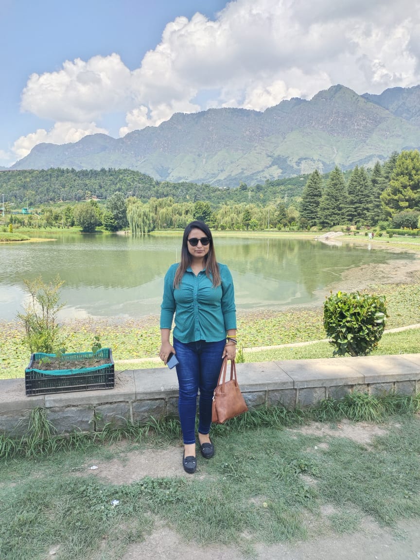 DivyaTh64419987's tweet photo. It's beautiful Kashmir #gulmarg #dallake https://t.co/QO4RINJv7U