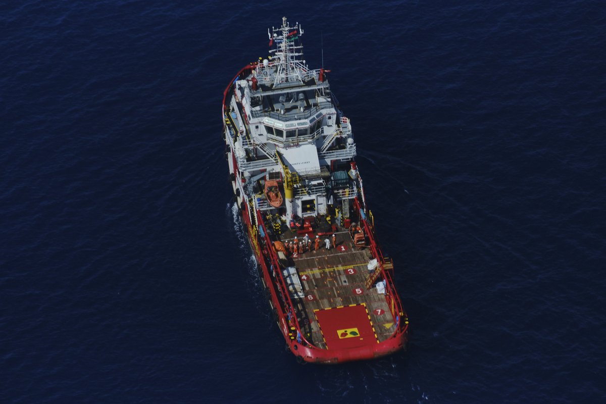 seawatch_intl's tweet photo. In the Mediterranean Sea, profit and power are above human rights. For fear of economic consequences by the 🇮🇹 government, these 40 people were abandoned by the VOS TRITON &amp; later illegally pulled back to Libya by the so-called Libyan coastguard! https://t.co/4P4UtRJcID