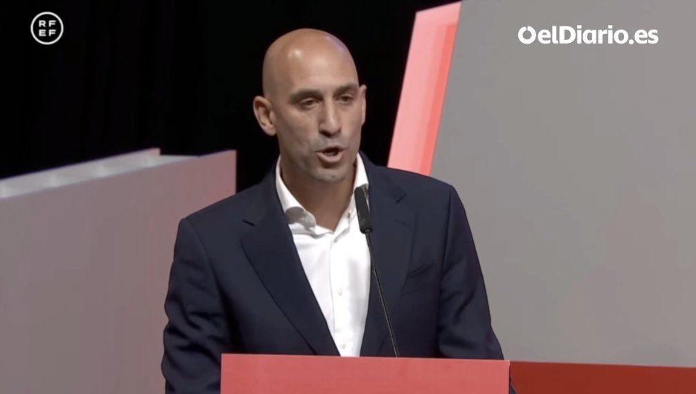 nurialomar's tweet photo. Lo de #Rubiales es una representación de cómo el patriarcado se revuelve y agarra.
Responsabilizar a tod@s, y en especial a @Jennihermoso, es machista e impresentable.Además echa un órdago a todo el país

Rubiales y sus palmeros están inhabilitados para estar en las instituciones https://t.co/sczBoYSx5l