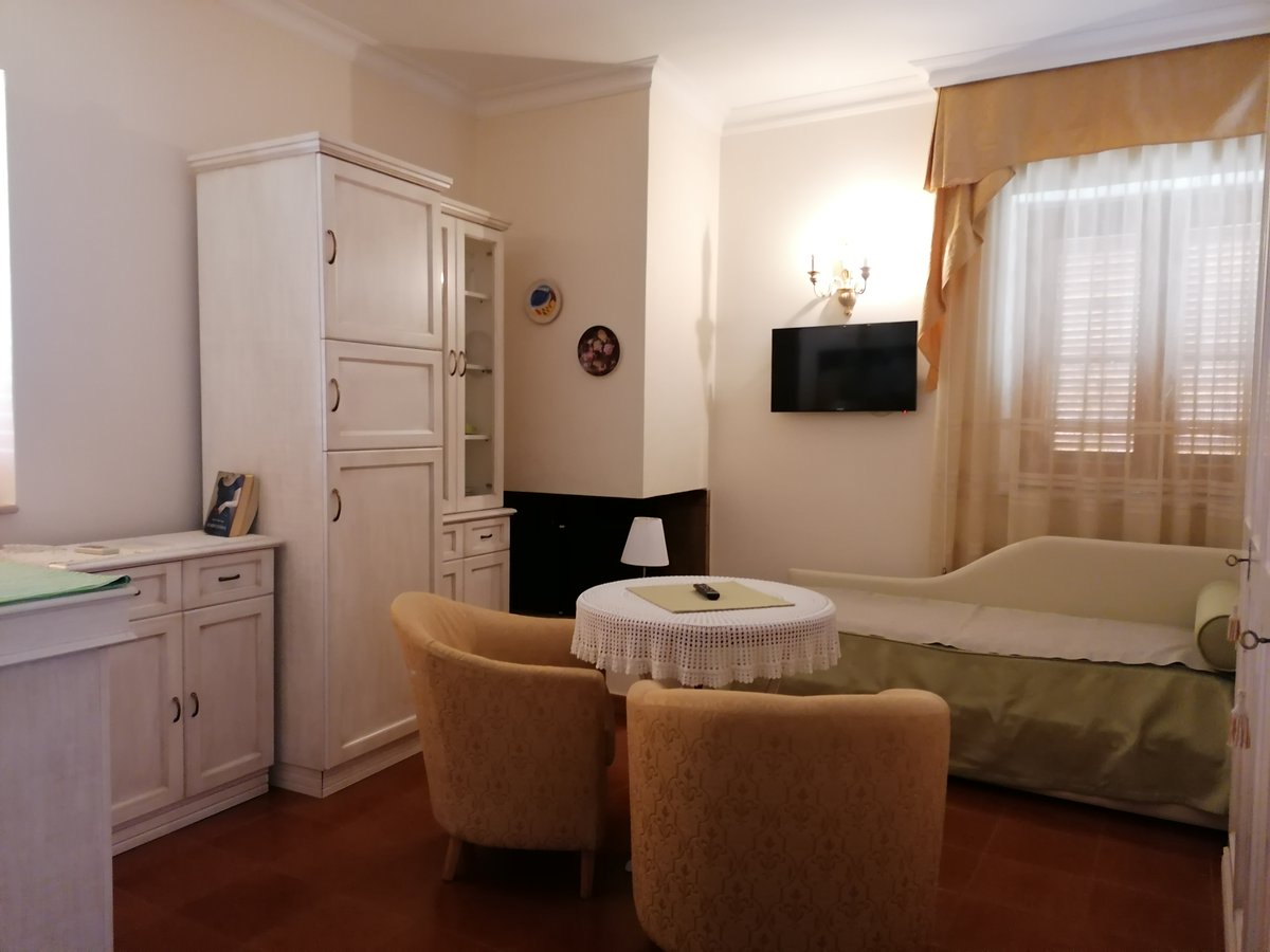 agriturostuni's tweet photo. For the 2023 summer season choose a real Charming #farmhouse in #ostuni #puglia #visitsouthitaly #pugliagram Tel. 0831 330683 Whats App Contact 328 886 3169 https://t.co/NlWtc4CYjJ https://t.co/VdbsKF4Yhj