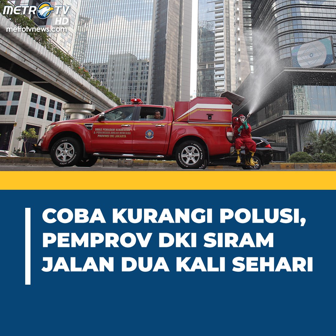 Metro_TV's tweet image. Mencoba mengurangi polusi, pemerintah provinsi DKI Jakarta utus 20 unit pemadam kebakaran untuk menyiram jalan, terutama jalan-jalan protokol di DKI Jakarta.

#pemprovdki #jakarta #pemadamkebakaran #polusi
