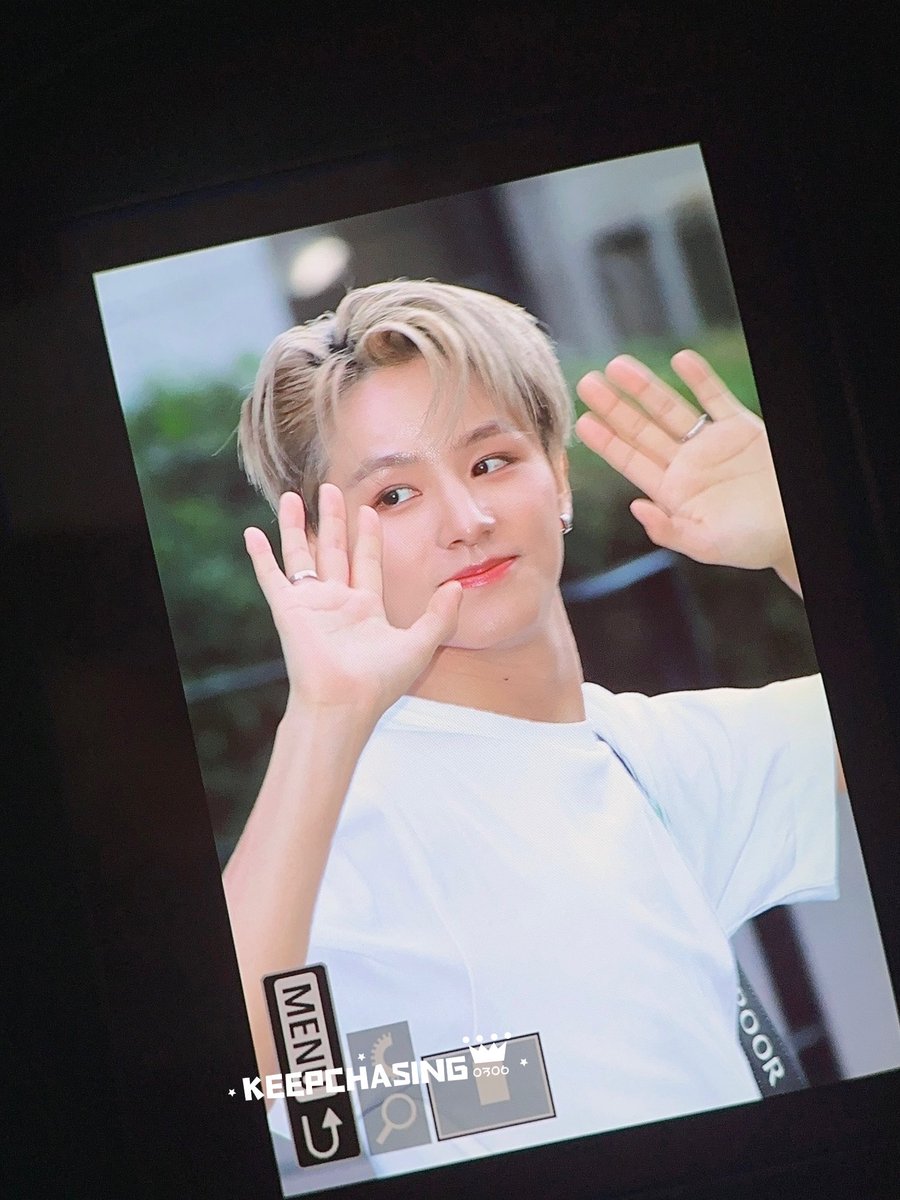 20230825 
音乐银行下班💛🤍

#레비 #レビ #WANGZIHAO #ワンズハオ #AIBAE_OutNow #LEV #왕즈하오 #ズハオ