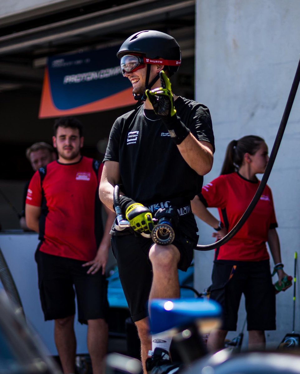 ProtonRacing's tweet photo. It’s hot, it’s hard and challenging… but the smiles always stay on track!
Today’s night session (FP2) will be run from 8:30 to 10 PM.
Don’t miss the #pitstopchallenge semi-final, which will be broadcasted live on the @EuropeanLMS official YouTube channel at 3:45PM. Crew #77 will push hard to conquer the pit stop title 💪😉
#4HARAGON