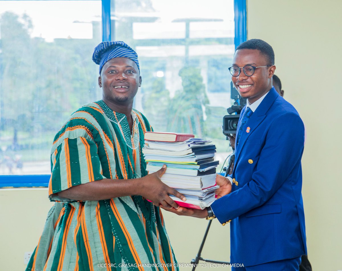 BarristerJawaka's tweet photo. Yesterday, it all came to an end. I handed over the files &amp; sword I took from @AdoteiSk (SK) to @VincentK_Siabi (SK).

My heart is full of gratitude to all students of the @UCCGH_Official
for entrusting myself &amp; my team with the mandate to lead them.

BE CALM✊🏿 https://t.co/rSMjWdF4ct