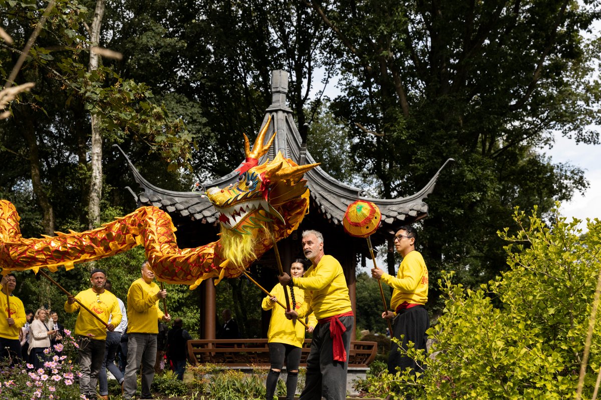 The_RHS's tweet photo. Earlier this week, to celebrate the opening of the Music Pavilion in the Chinese Streamside Garden at @RHSBridgewater, we welcomed guests from the Manchester Chinese community and there was even an amazing dragon dance 🐉

Book your visit to see it: https://t.co/KZXEh4gmS9 https://t.co/UY0dAvvpZ7