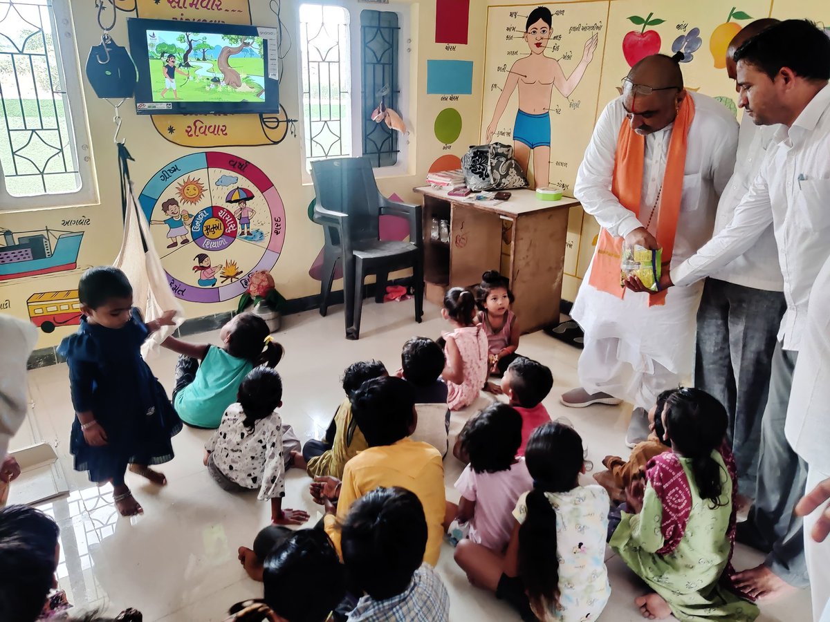 ઇતરિયા ગામે ધારાસભ્યશ્રી દ્વારા આંગણવાડી,ગ્રામ પંચાયત અને વિકાસ ના કામો ની મુલાકાત લઈ જરૂરી સૂચનો આપ્યા @mahitibotad