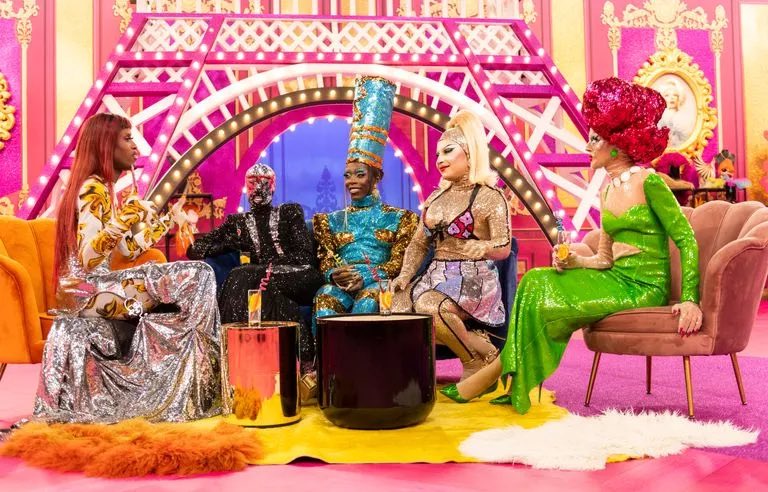 fabrandanne's tweet photo. Commentaires dithyrambiques, note supérieure à toutes les autres adaptations de #DragRace, journalistes américains conquis… La saison 2 de #DragRaceFrance brille à l’international 

Explications avec @nicomissoffe, @AlexRedde et @brettwhite 

👉🏻 https://t.co/4MmBt3lW7d https://t.co/XBNuXbhwvf