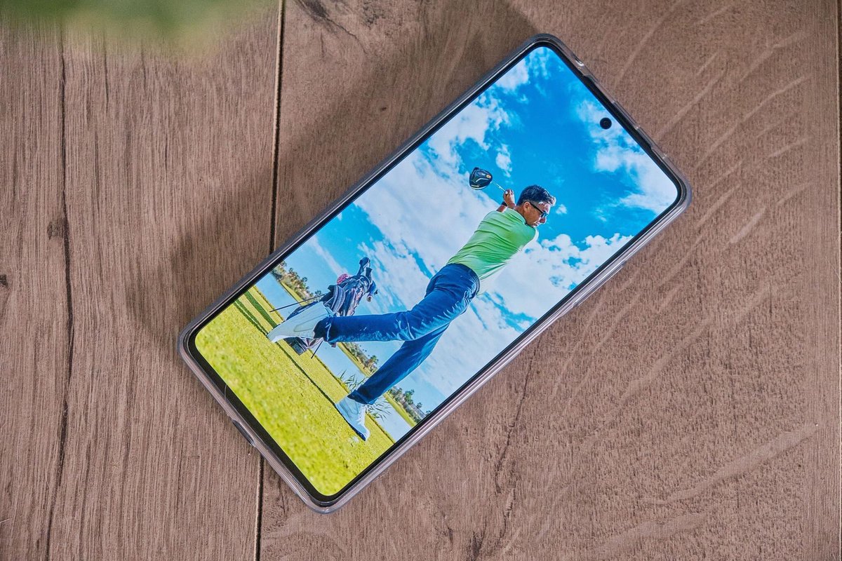 xiaomi_uganda's tweet photo. This phone is all about delivering stunning views and preserving moments in their true beauty. #Redminoteproplus5g https://t.co/8iFnux39jJ