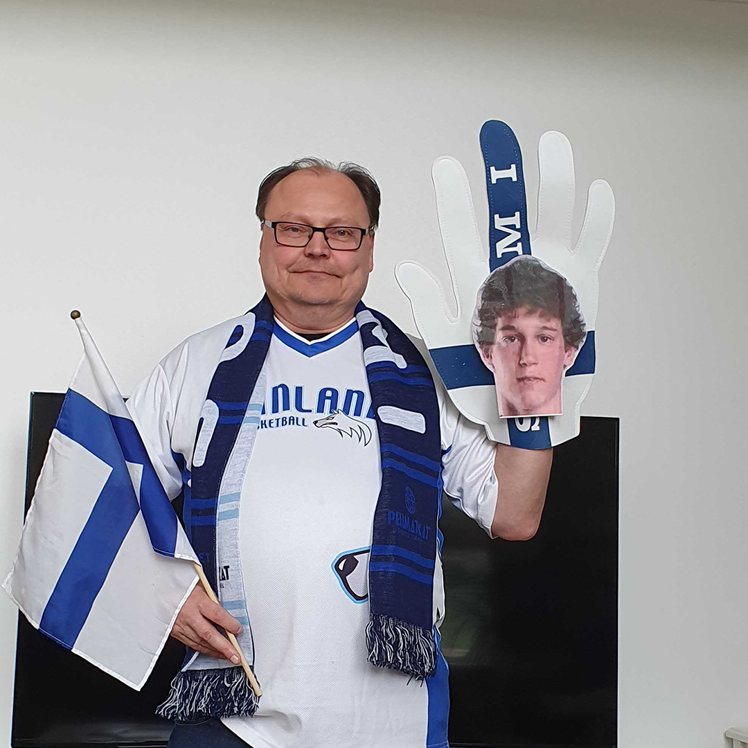 Mika otti ja lähti Japaniin Okinawan saarelle seuraamaan Susijengin MM-kisataipaletta. 🇯🇵🏀 Mahtavaa lomaa Mikalle ja tsemppiä kisoihin Susijengille! 🐺🇫🇮

#digiteamoy #digimarkkinointi #susijengi