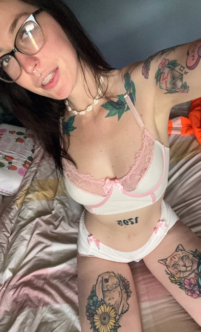 Heart this if you would let me ride your face? 😇 https://t.co/OIqQD1e1Gv<a href="/tag/daddysgirl"class="tags"><span>#daddysgirl</span></a><a href="/tag/ass"class="tags"><span>#ass</span></a><a href="/tag/horny"class="tags"><span>#horny</span></a><a href="/tag/onlyfans"class="tags"><span>#onlyfans</span></a><a href="/tag/nsfwtwt"class="tags"><span>#nsfwtwt</span></a>