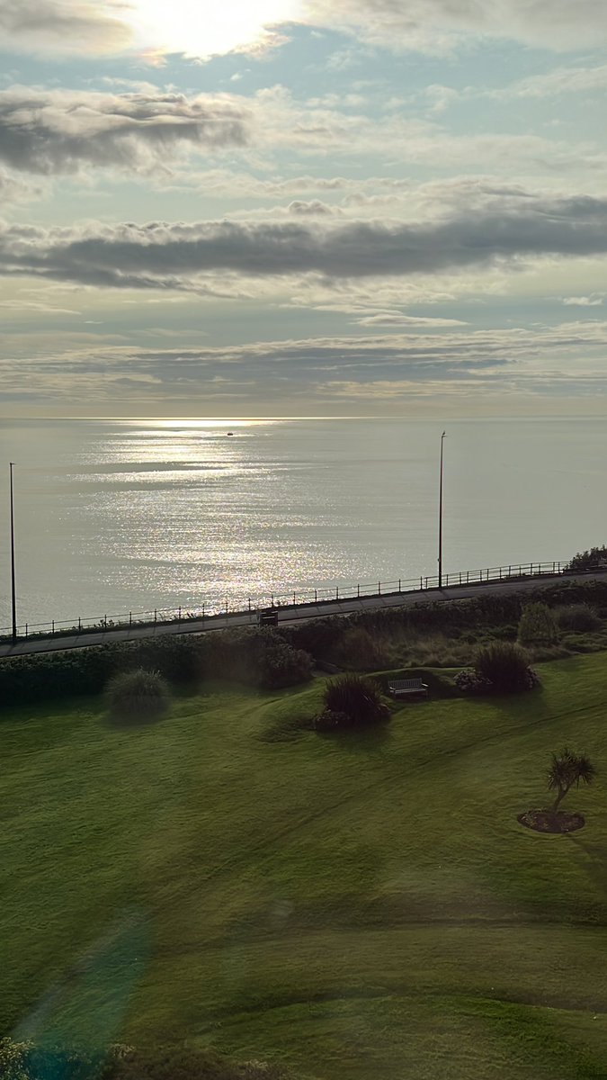 Dolphin or Porpoise alert in Tynemouth. 8.18 #tynemouth #Dolphins <a href="/SurfCafeTM/">Tynemouth Surf Cafe</a> <a href="/SeaWatchersUK/">Sea Watch Foundation</a>